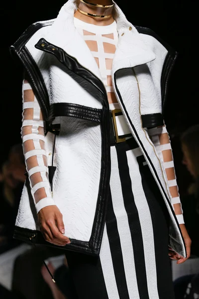 Look 18